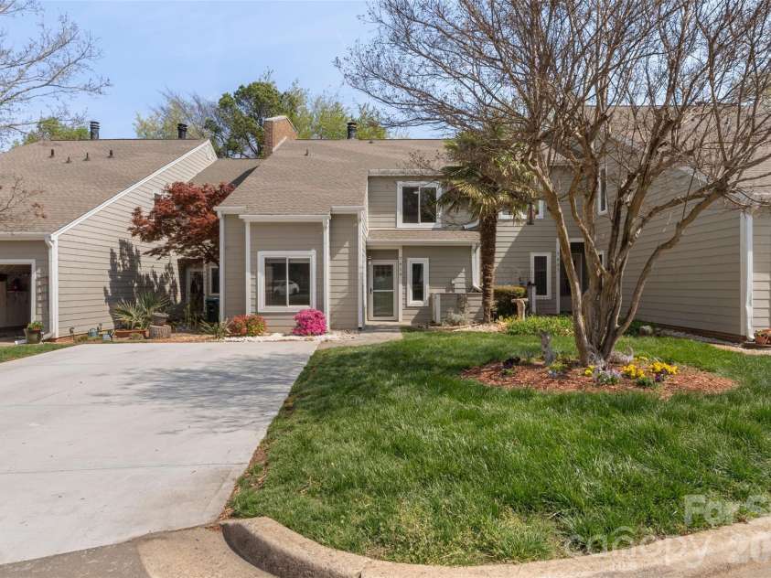 7619 Mariner Cove Drive, Cornelius, NC 28031.  MLS# CAR4357290, YatesRealty ID 30312. 