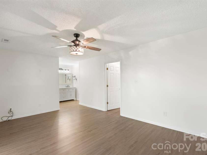 7619 Mariner Cove Drive, Cornelius, NC 28031.  MLS# CAR4357290, YatesRealty ID 30312. 