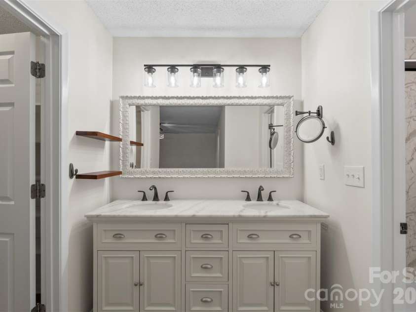 7619 Mariner Cove Drive, Cornelius, NC 28031.  MLS# CAR4357290, YatesRealty ID 30312. 