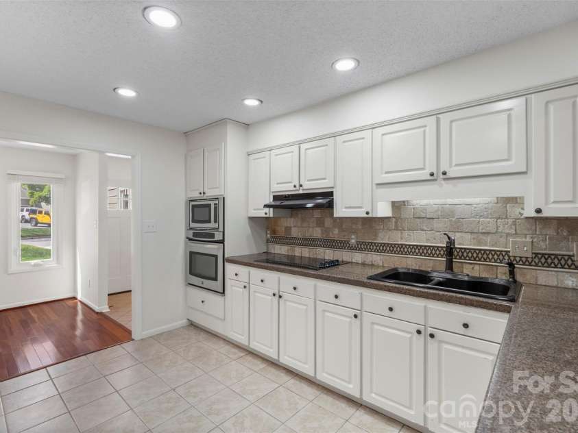 7619 Mariner Cove Drive, Cornelius, NC 28031.  MLS# CAR4357290, YatesRealty ID 30312. 