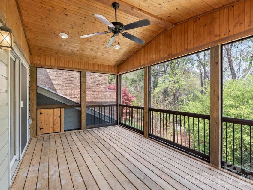 7619 Mariner Cove Drive, Cornelius, NC 28031.  MLS# CAR4357290, YatesRealty ID 30312. 