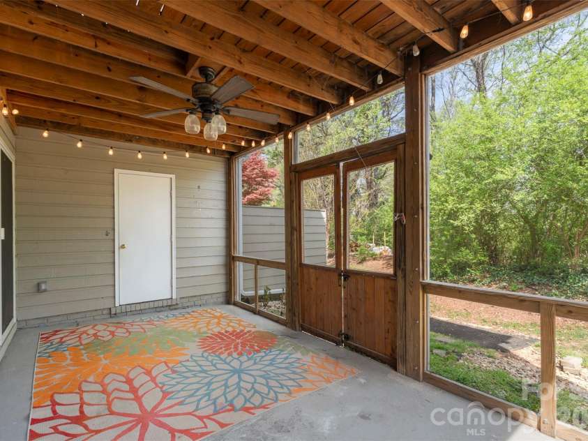 7619 Mariner Cove Drive, Cornelius, NC 28031.  MLS# CAR4357290, YatesRealty ID 30312. 