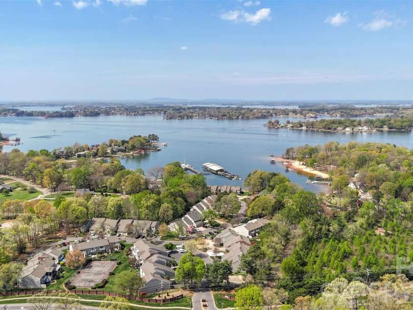 7619 Mariner Cove Drive, Cornelius, NC 28031.  MLS# CAR4357290, YatesRealty ID 30312. 