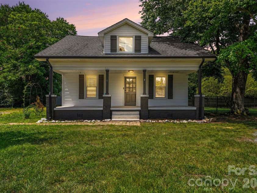 95 Central Avenue, China Grove, NC 28023.  MLS# CAR4393074, YatesRealty ID 30313. 