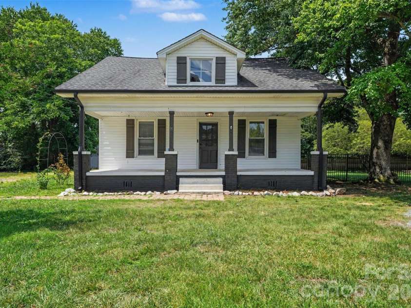 95 Central Avenue, China Grove, NC 28023.  MLS# CAR4393074, YatesRealty ID 30313. 