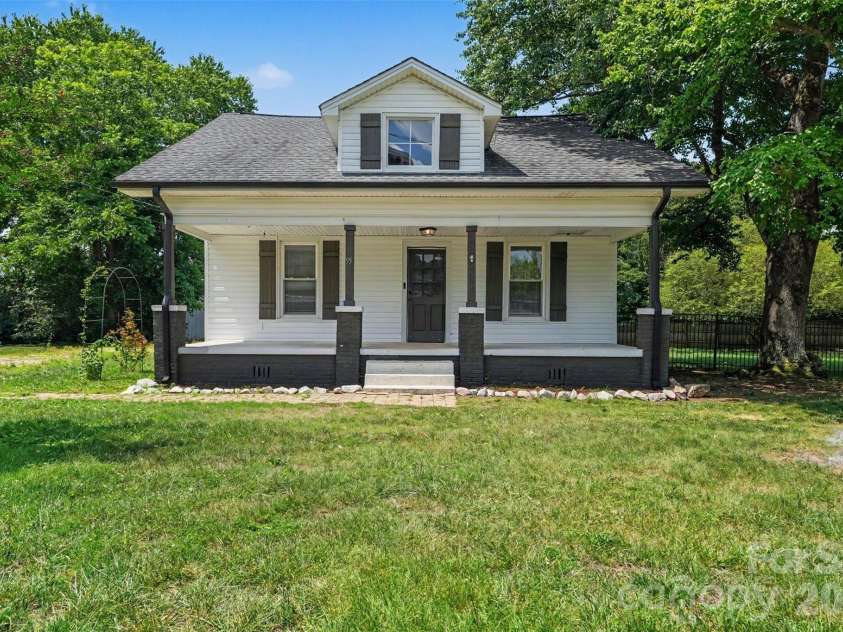 95 Central Avenue, China Grove, NC 28023.  MLS# CAR4393074, YatesRealty ID 30313. 