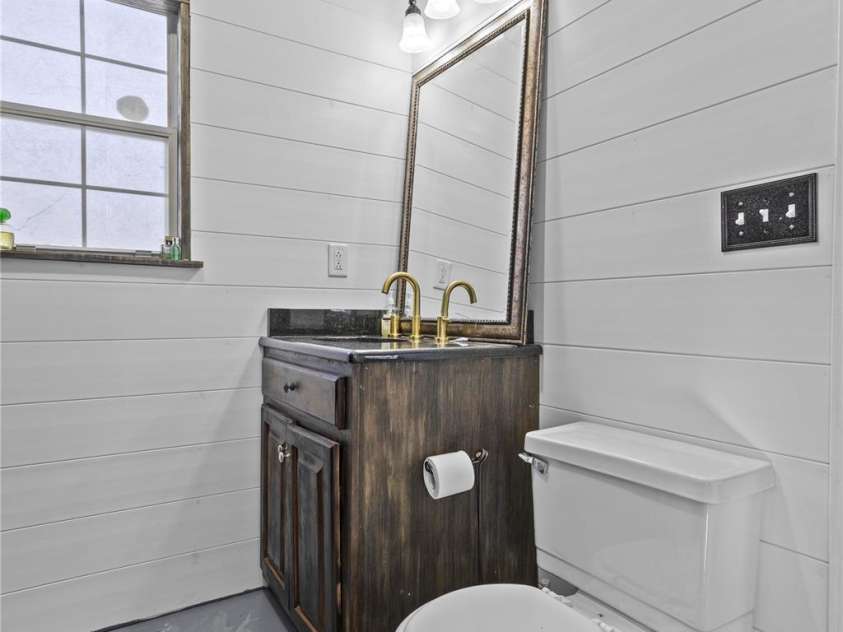 117 Robinson Avenue, Matthews, NC 28104.  MLS# CAR4388191, YatesRealty ID 30314. ADU Full Bathroom