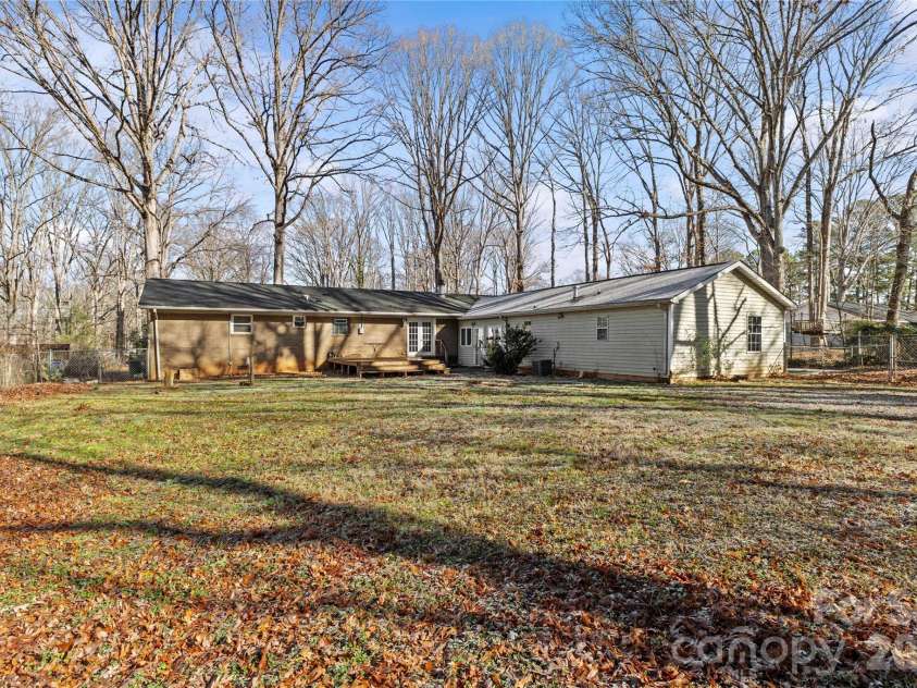 117 Robinson Avenue, Matthews, NC 28104.  MLS# CAR4388191, YatesRealty ID 30314. Backyard