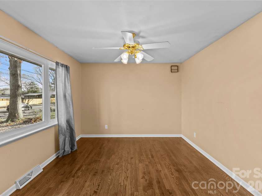 117 Robinson Avenue, Matthews, NC 28104.  MLS# CAR4388191, YatesRealty ID 30314. Flex Space