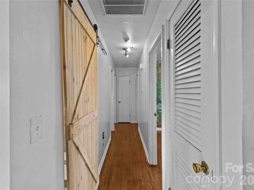 117 Robinson Avenue, Matthews, NC 28104.  MLS# CAR4388191, YatesRealty ID 30314. Hallway