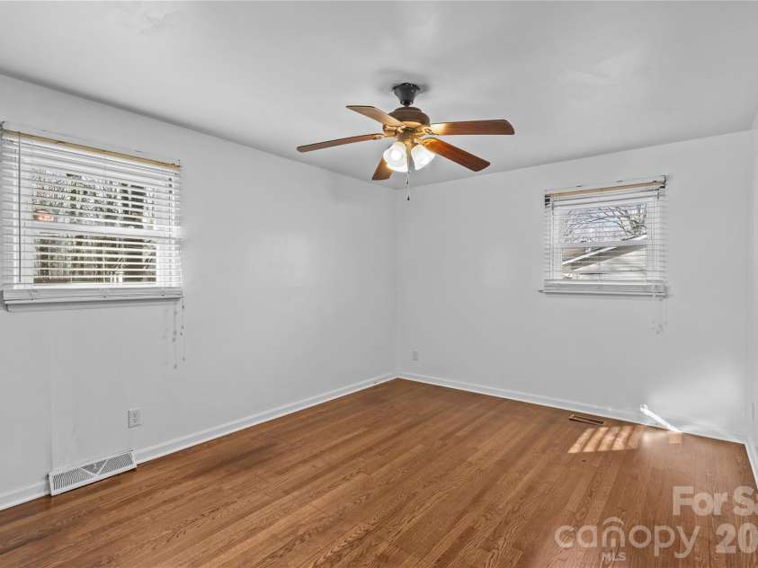 117 Robinson Avenue, Matthews, NC 28104.  MLS# CAR4388191, YatesRealty ID 30314. Primary Bedroom