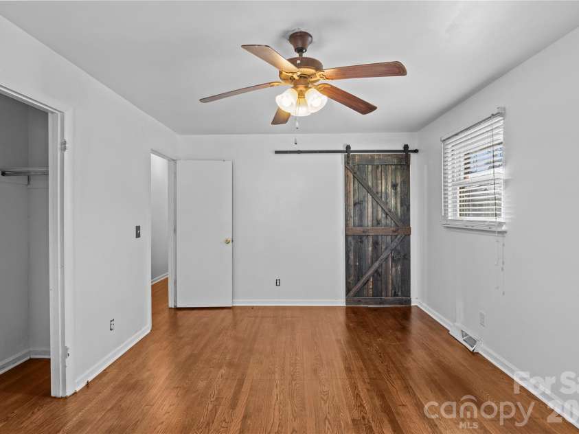 117 Robinson Avenue, Matthews, NC 28104.  MLS# CAR4388191, YatesRealty ID 30314. Primary Bedroom