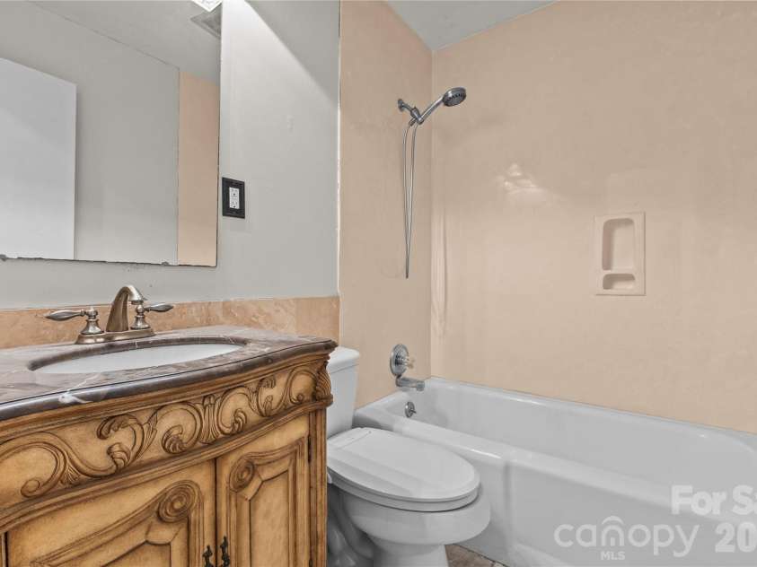 117 Robinson Avenue, Matthews, NC 28104.  MLS# CAR4388191, YatesRealty ID 30314. Secondary Full Bathroom