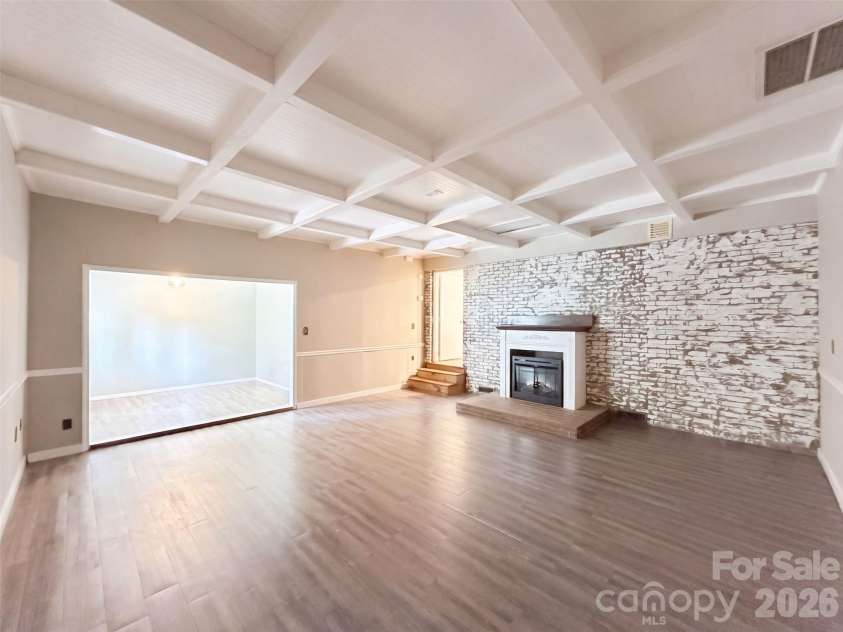 117 Robinson Avenue, Matthews, NC 28104.  MLS# CAR4422438, YatesRealty ID 30314. 