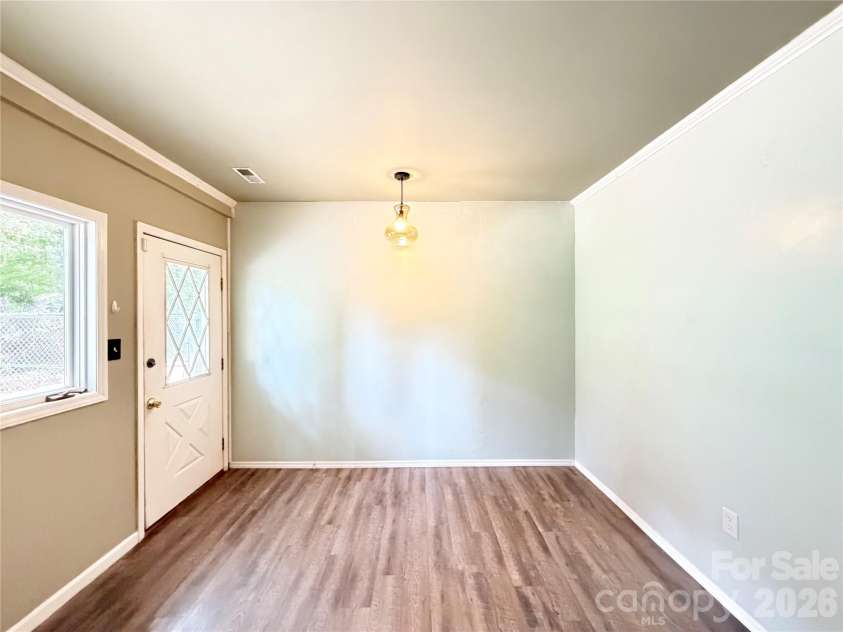 117 Robinson Avenue, Matthews, NC 28104.  MLS# CAR4422438, YatesRealty ID 30314. 