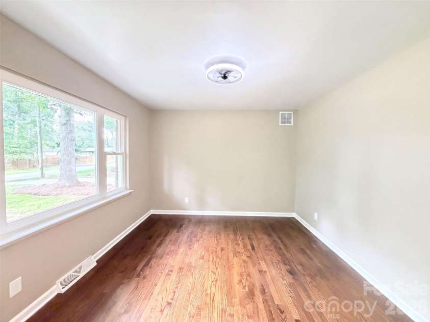 117 Robinson Avenue, Matthews, NC 28104.  MLS# CAR4422438, YatesRealty ID 30314. 