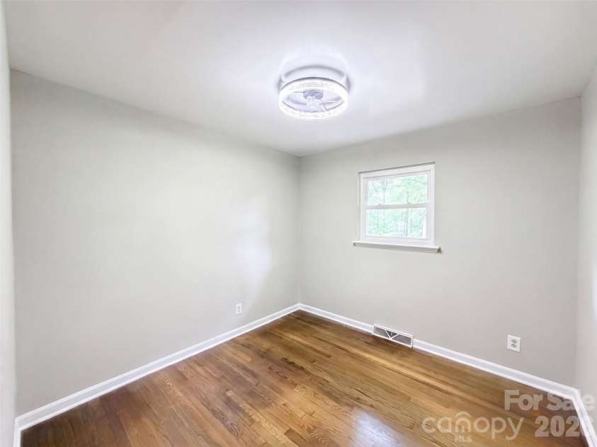 117 Robinson Avenue, Matthews, NC 28104.  MLS# CAR4422438, YatesRealty ID 30314. 