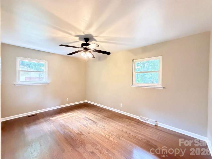 117 Robinson Avenue, Matthews, NC 28104.  MLS# CAR4422438, YatesRealty ID 30314. 