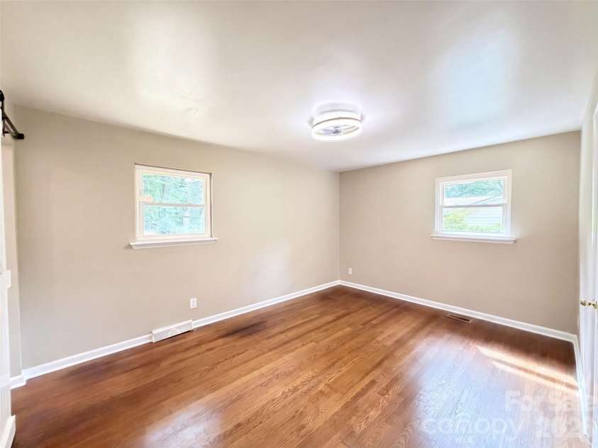 117 Robinson Avenue, Matthews, NC 28104.  MLS# CAR4422438, YatesRealty ID 30314. 