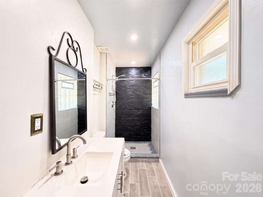 117 Robinson Avenue, Matthews, NC 28104.  MLS# CAR4422438, YatesRealty ID 30314. 