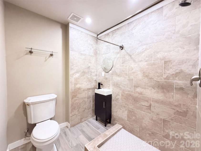 117 Robinson Avenue, Matthews, NC 28104.  MLS# CAR4422438, YatesRealty ID 30314. 