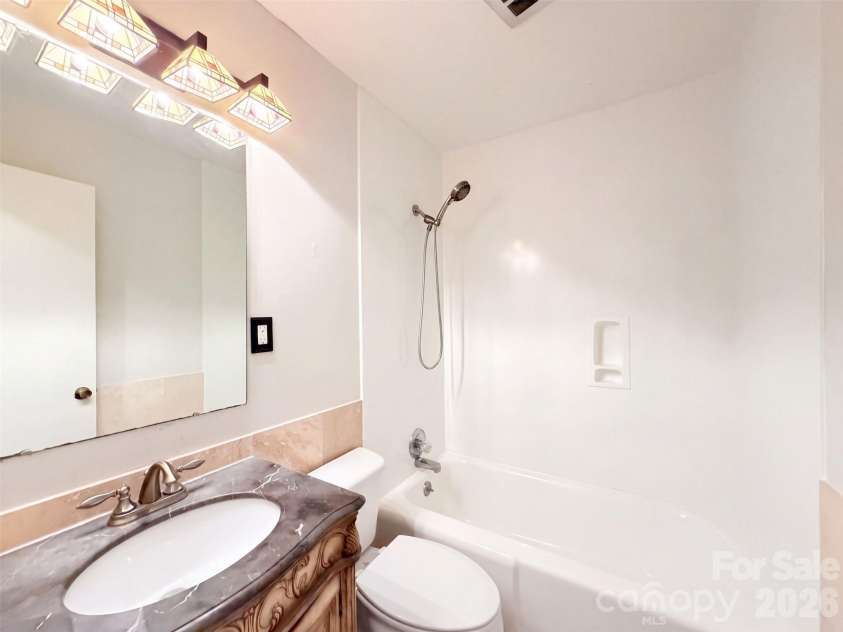117 Robinson Avenue, Matthews, NC 28104.  MLS# CAR4422438, YatesRealty ID 30314. 