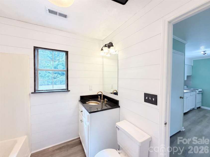 117 Robinson Avenue, Matthews, NC 28104.  MLS# CAR4422438, YatesRealty ID 30314. 