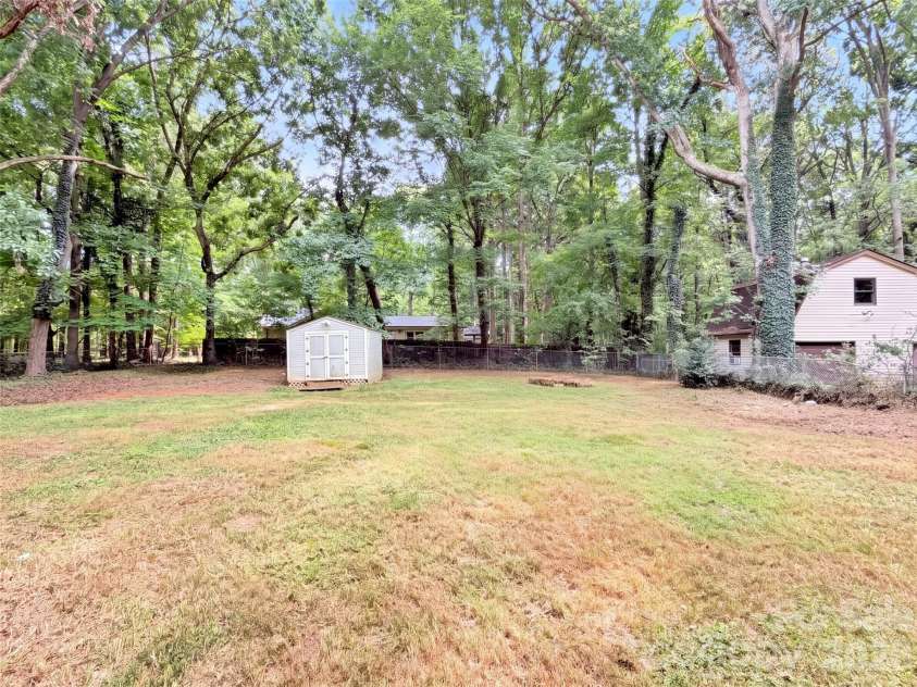 117 Robinson Avenue, Matthews, NC 28104.  MLS# CAR4422438, YatesRealty ID 30314. 