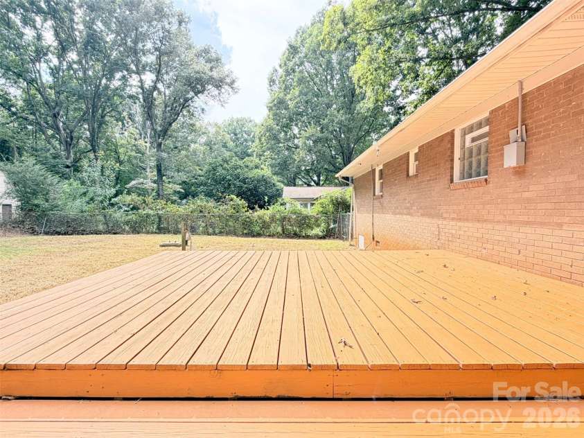 117 Robinson Avenue, Matthews, NC 28104.  MLS# CAR4422438, YatesRealty ID 30314. 