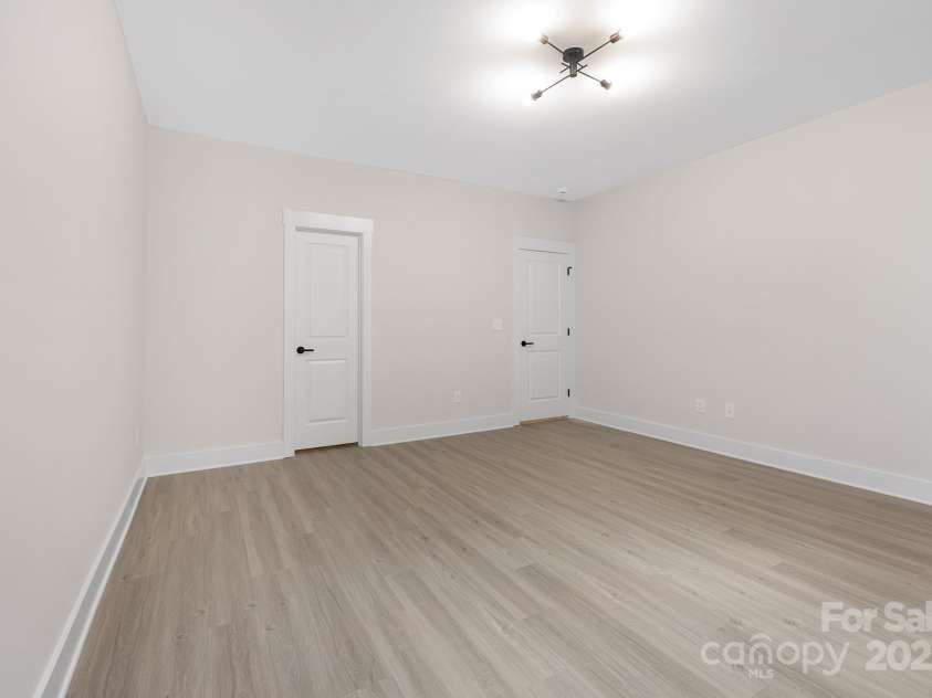 9024 Pleasant Ridge Road, Charlotte, NC 28215.  MLS# CAR4279152, YatesRealty ID 30315. 