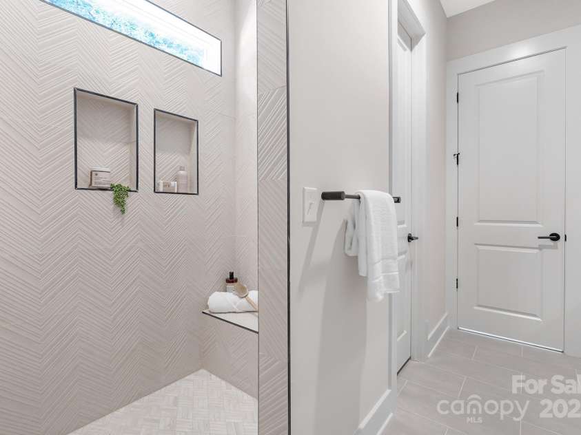 9024 Pleasant Ridge Road, Charlotte, NC 28215.  MLS# CAR4279152, YatesRealty ID 30315. 