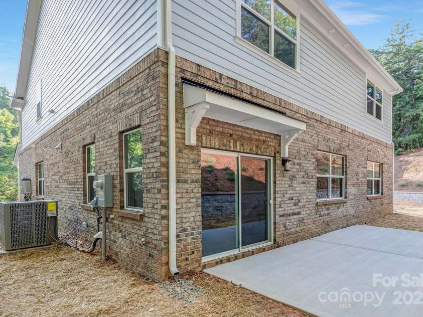 9024 Pleasant Ridge Road, Charlotte, NC 28215.  MLS# CAR4279152, YatesRealty ID 30315. 