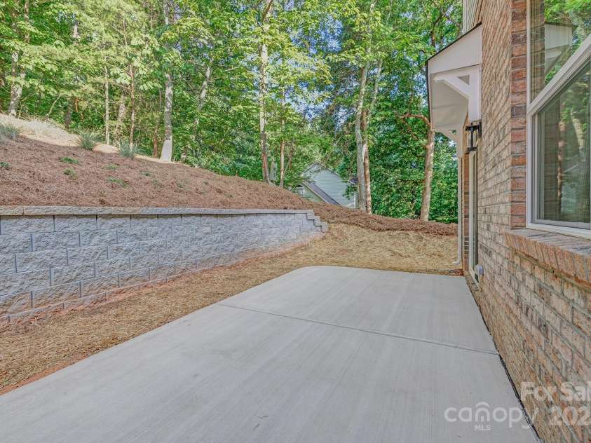 9024 Pleasant Ridge Road, Charlotte, NC 28215.  MLS# CAR4279152, YatesRealty ID 30315. 