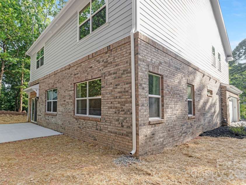 9024 Pleasant Ridge Road, Charlotte, NC 28215.  MLS# CAR4279152, YatesRealty ID 30315. 
