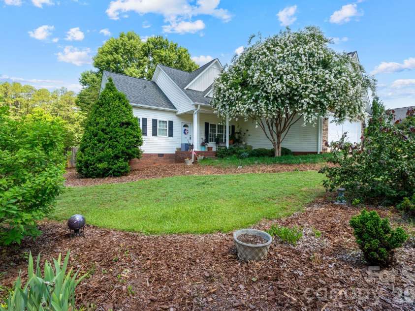 1621 Herbie Circle, Newton, NC 28658.  MLS# CAR4393224, YatesRealty ID 30316. 