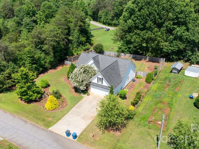1621 Herbie Circle, Newton, NC 28658.  MLS# CAR4393224, YatesRealty ID 30316. 