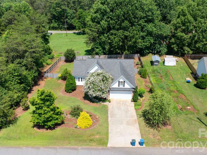 1621 Herbie Circle, Newton, NC 28658.  MLS# CAR4393224, YatesRealty ID 30316. 