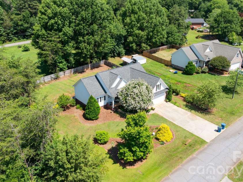 1621 Herbie Circle, Newton, NC 28658.  MLS# CAR4393224, YatesRealty ID 30316. 