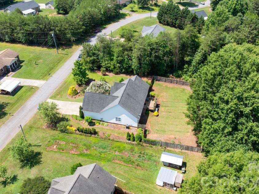 1621 Herbie Circle, Newton, NC 28658.  MLS# CAR4393224, YatesRealty ID 30316. 