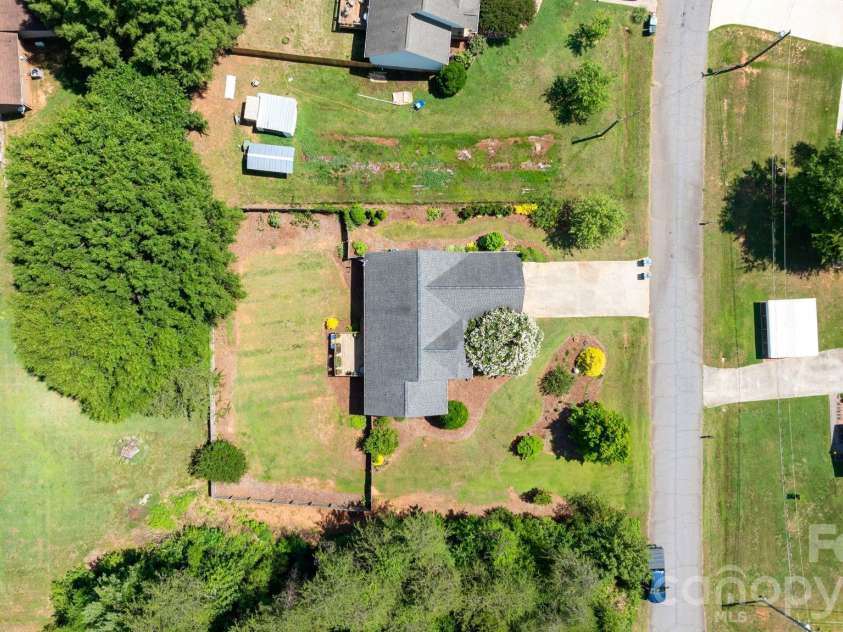 1621 Herbie Circle, Newton, NC 28658.  MLS# CAR4393224, YatesRealty ID 30316. 