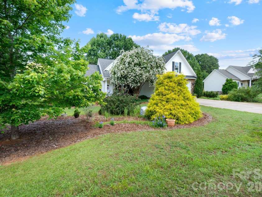 1621 Herbie Circle, Newton, NC 28658.  MLS# CAR4393224, YatesRealty ID 30316. 