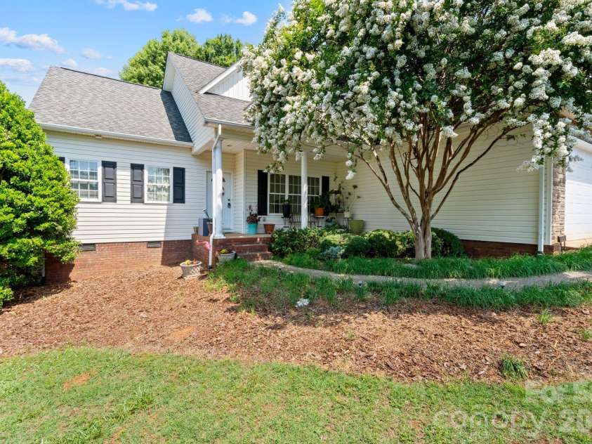 1621 Herbie Circle, Newton, NC 28658.  MLS# CAR4393224, YatesRealty ID 30316. 