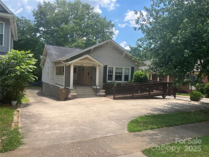 415 Warren Street, Shelby, NC 28150.  MLS# CAR4238221, YatesRealty ID 30317. 