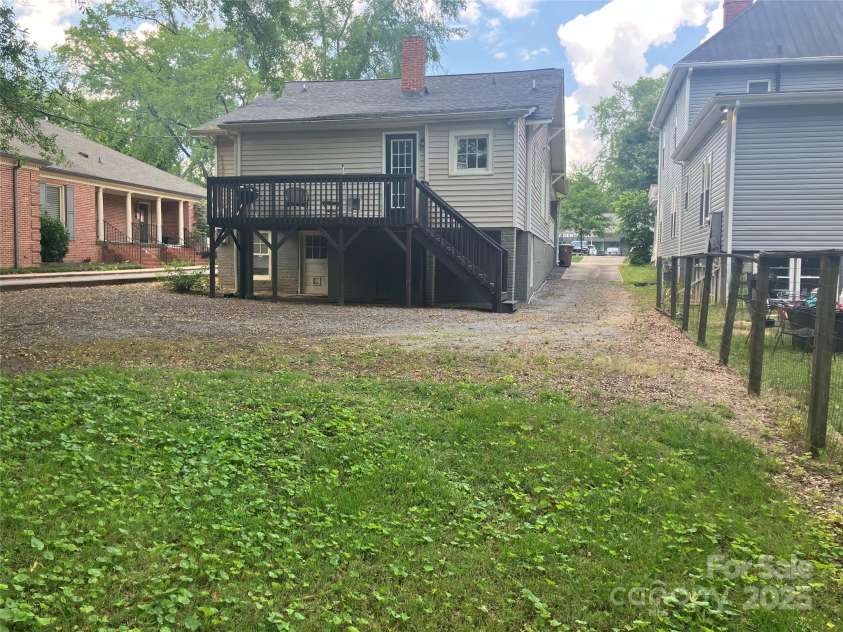 415 Warren Street, Shelby, NC 28150.  MLS# CAR4238221, YatesRealty ID 30317. 