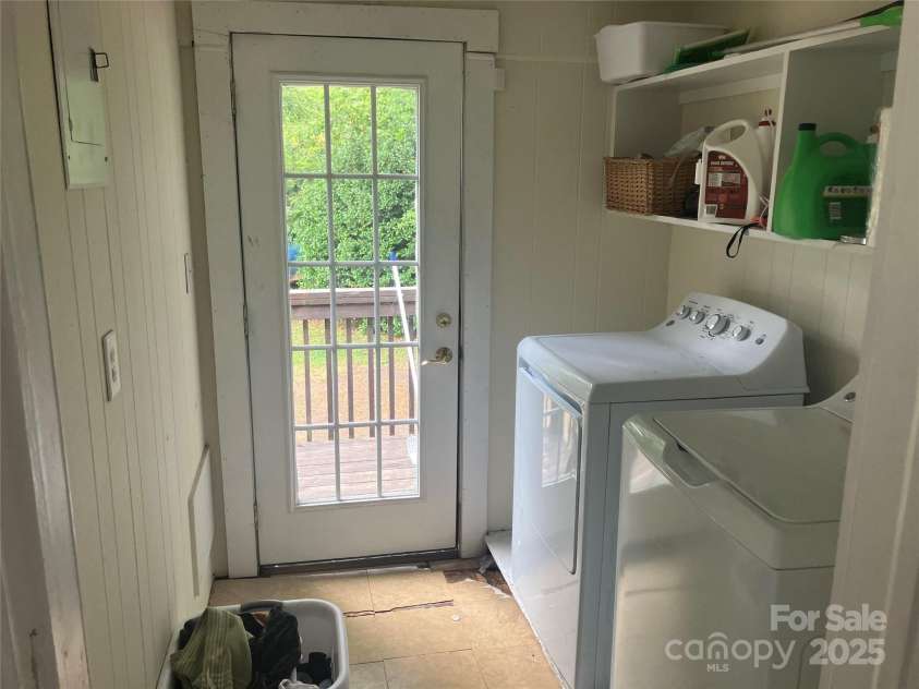 415 Warren Street, Shelby, NC 28150.  MLS# CAR4238221, YatesRealty ID 30317. 