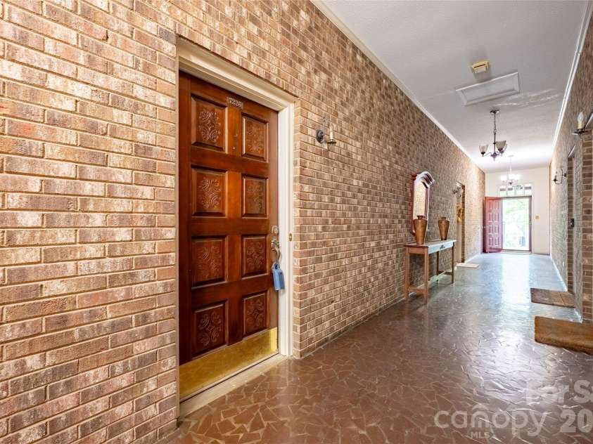 7226 Quail Meadow Lane, Charlotte, NC 28210.  MLS# CAR4391391, YatesRealty ID 30318. 