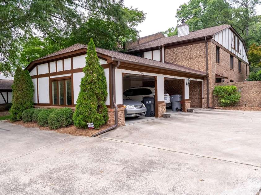 7226 Quail Meadow Lane, Charlotte, NC 28210.  MLS# CAR4391391, YatesRealty ID 30318. 