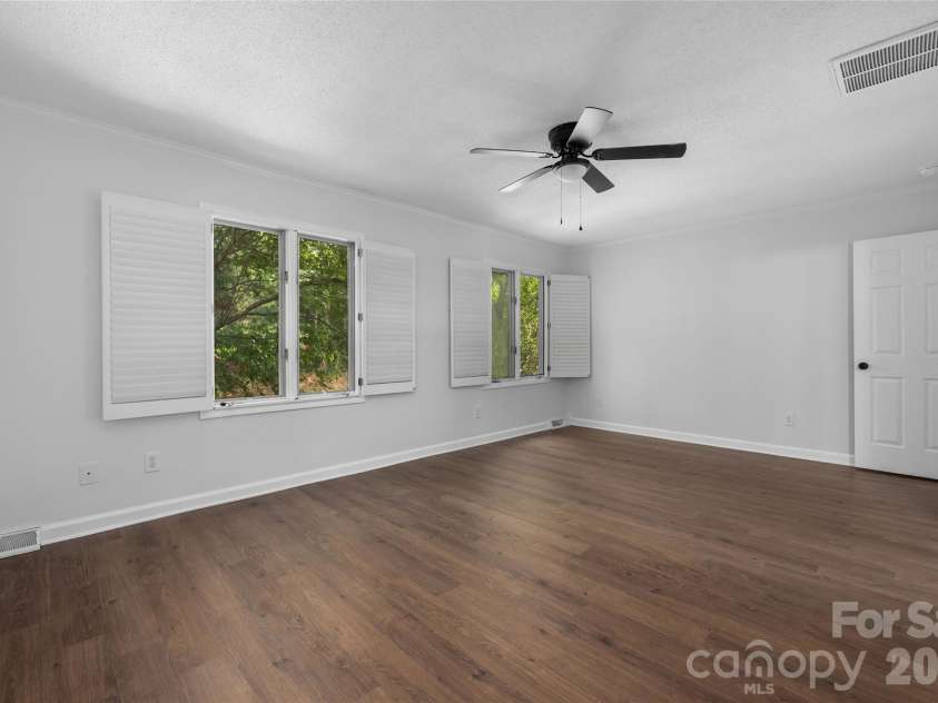 7226 Quail Meadow Lane, Charlotte, NC 28210.  MLS# CAR4391391, YatesRealty ID 30318. 
