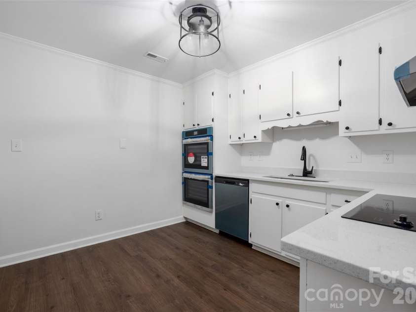 7226 Quail Meadow Lane, Charlotte, NC 28210.  MLS# CAR4391391, YatesRealty ID 30318. 