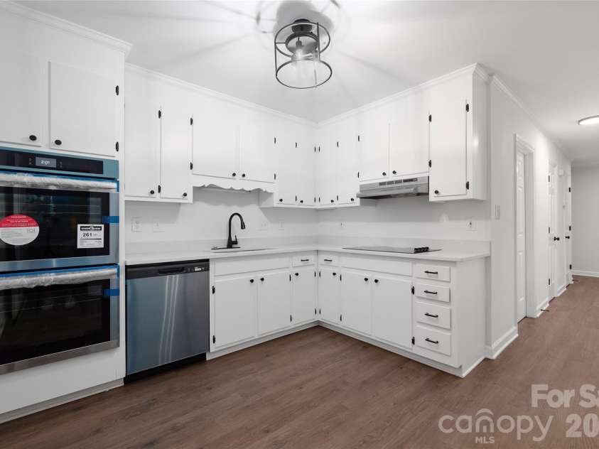 7226 Quail Meadow Lane, Charlotte, NC 28210.  MLS# CAR4391391, YatesRealty ID 30318. 